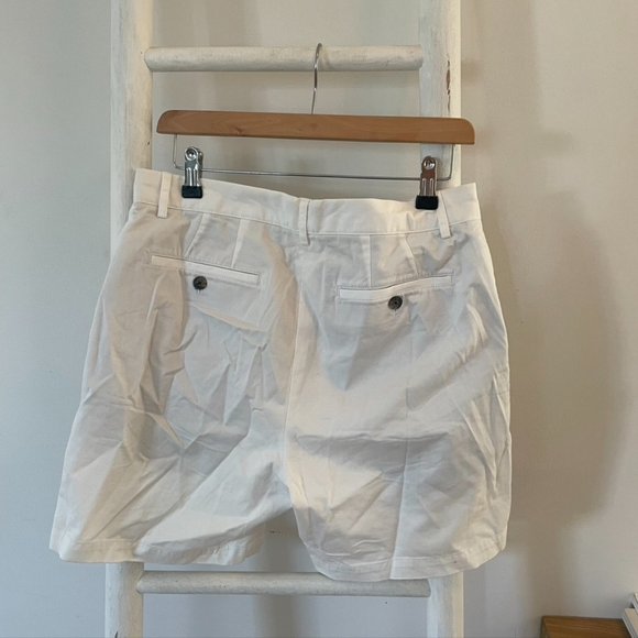 Club Monaco white shorts - Picture 2 of 3